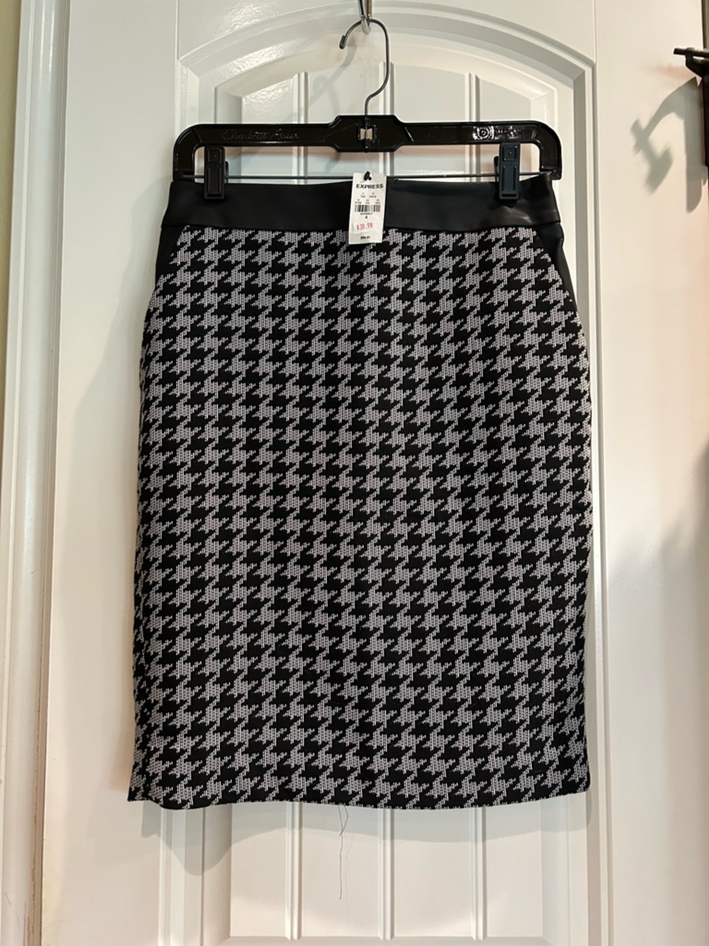 Express Black & White Houndstooth Pencil Skirt -